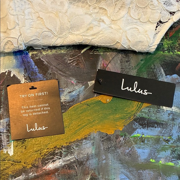 Elegant slightly off white Lace Wedding Dress - Picture 2 of 7